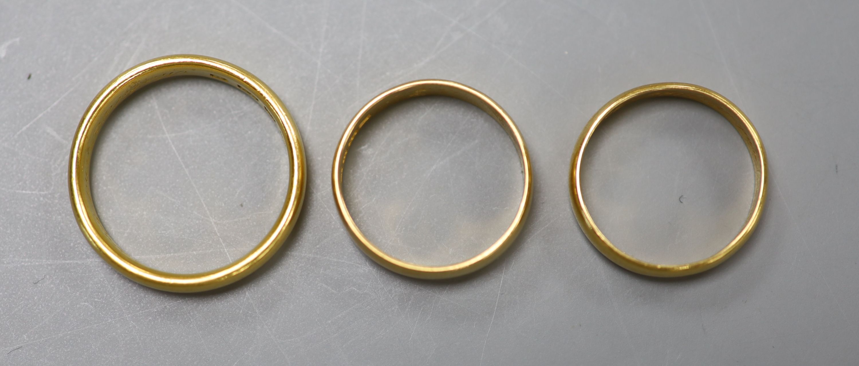 Three assorted 22ct gold wedding bands